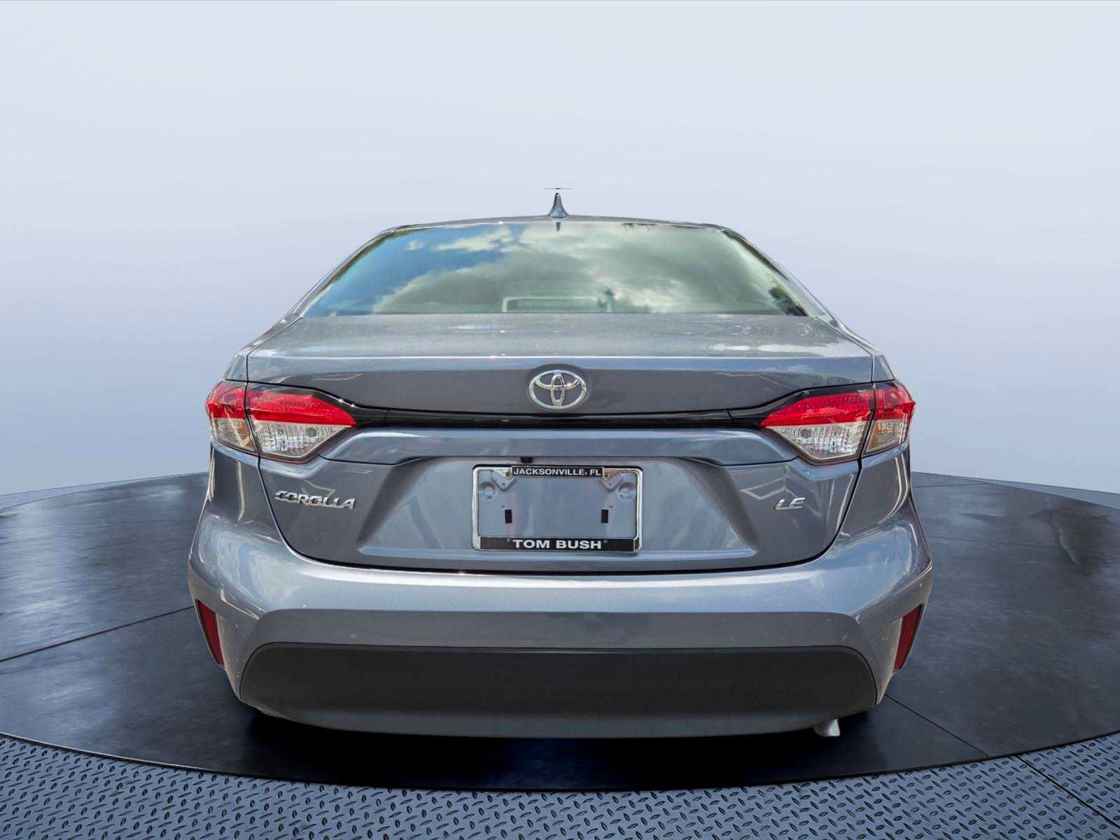 Used 2025 Toyota Corolla LE FWD image 5