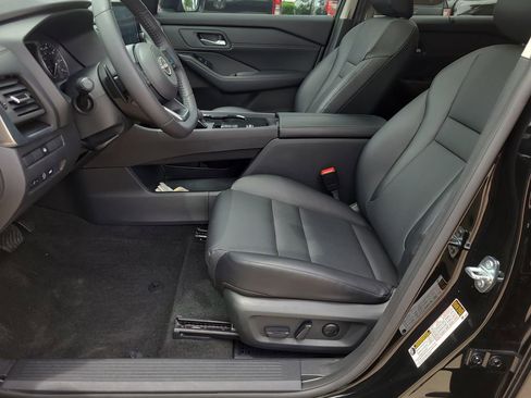 Certified 2024 Nissan Rogue SV w/ SV Premium Package FWD image 16