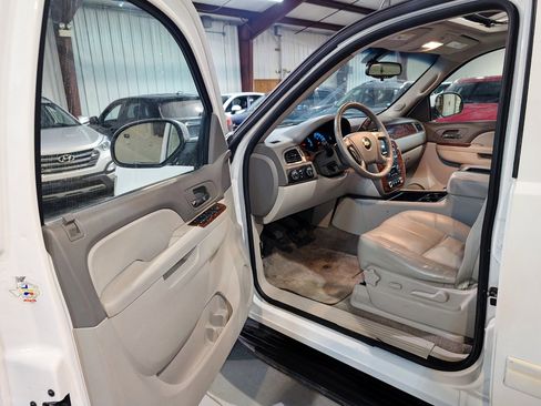 Used 2011 Chevrolet Tahoe LT image 13