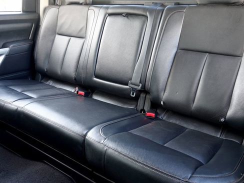 Used 2019 Nissan Titan SL image 11