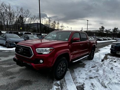 Used 2023 Toyota Tacoma SR5 w/ Technology Package image 7