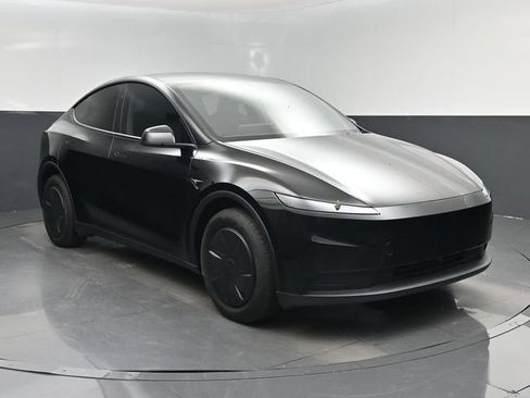 Used 2026 Tesla Model Y 2WD image 8