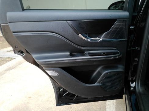 Used 2022 Lincoln Corsair AWD image 16