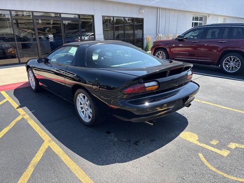 Used 2000 Chevrolet Camaro Z28 w/ SS Performance/Appearance Pkg RWD image 7