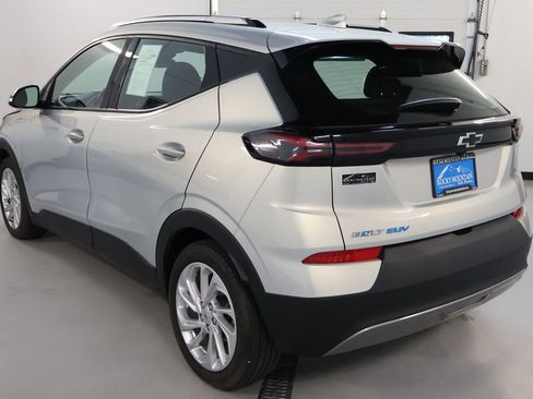 Used 2022 Chevrolet Bolt EUV LT w/ Comfort Package FWD image 5