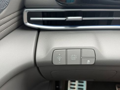 Used 2025 Hyundai Elantra SEL FWD image 21