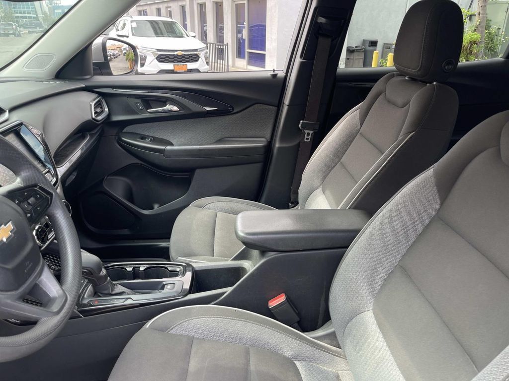 Used 2023 Chevrolet TrailBlazer LT w/ Convenience Package FWD image 17