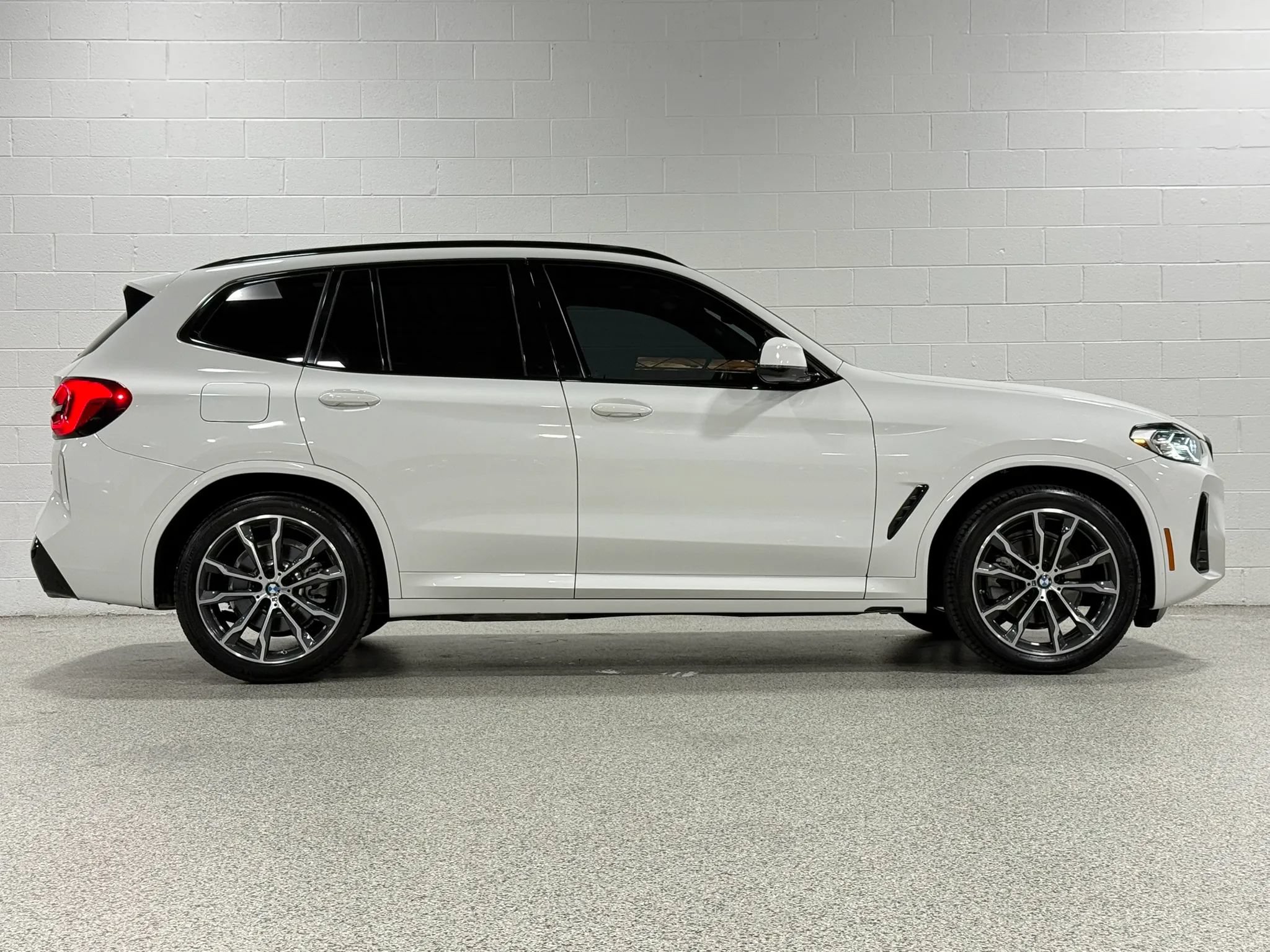 Used 2022 BMW X3 xDrive30i w/ M Sport Package 2 AWD/4WD image 5
