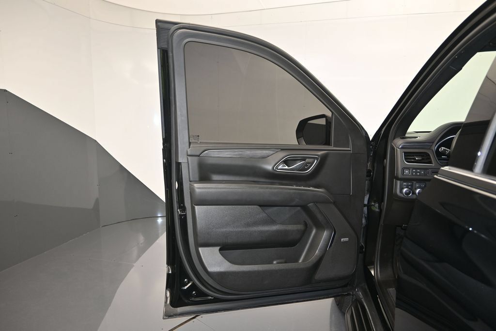 Used 2023 GMC Yukon XL SLT w/ SLT Luxury Package AWD/4WD image 10