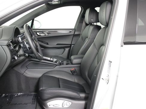 Certified 2025 Porsche Macan S image 5