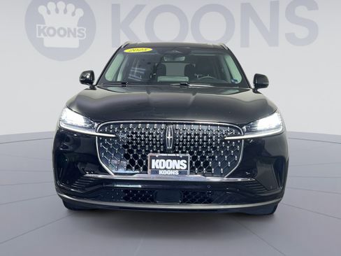 Used 2025 Lincoln Aviator AWD image 4