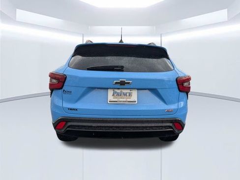 Used 2024 Chevrolet Trax RS w/ Sunroof Package FWD image 5