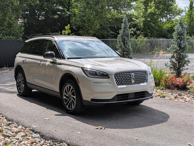 Used 2022 Lincoln Corsair AWD w/ Equipment Group 101A image 8