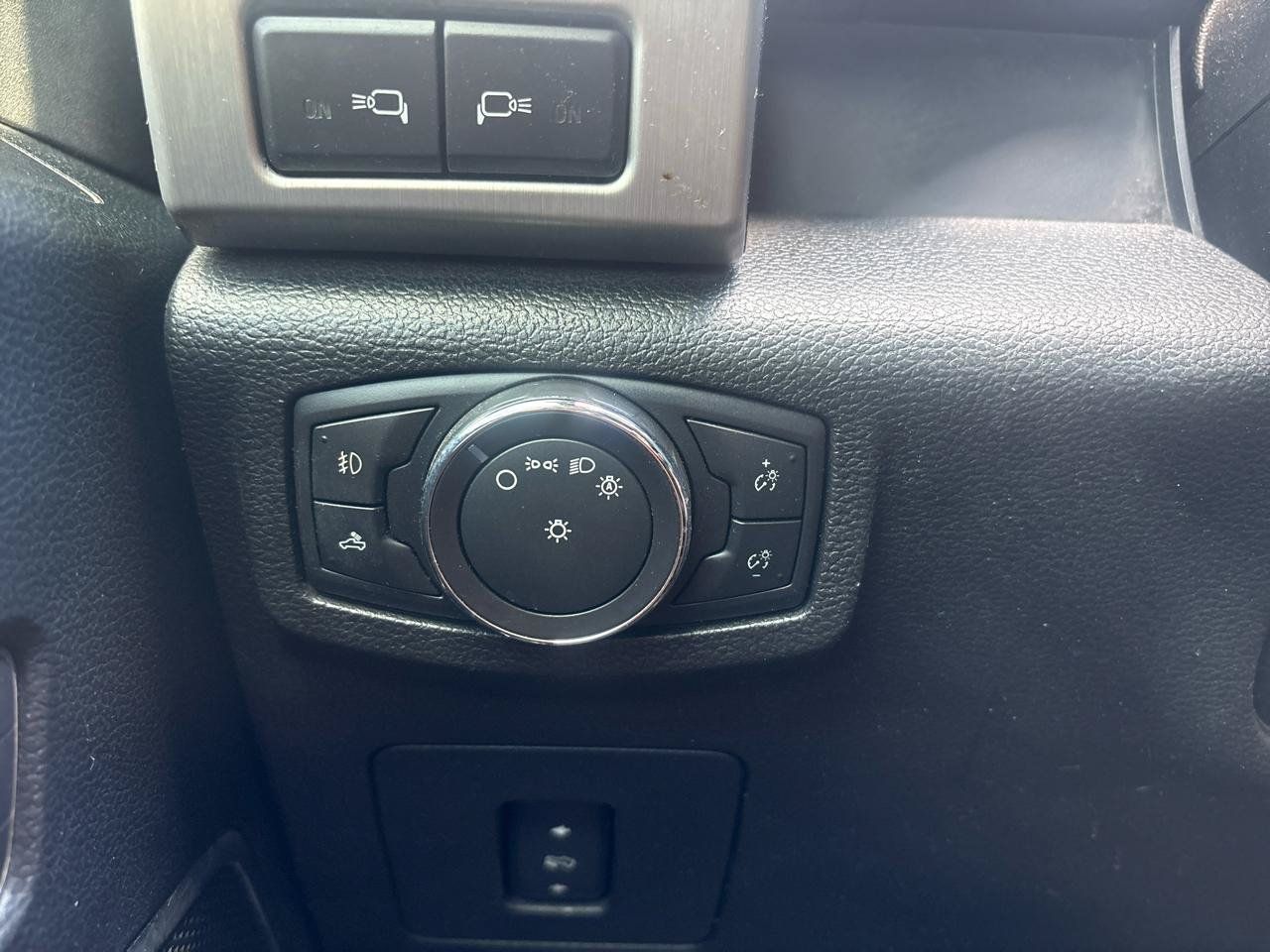 Used 2016 Ford F150 Platinum w/ Equipment Group 701A Luxury AWD/4WD image 15