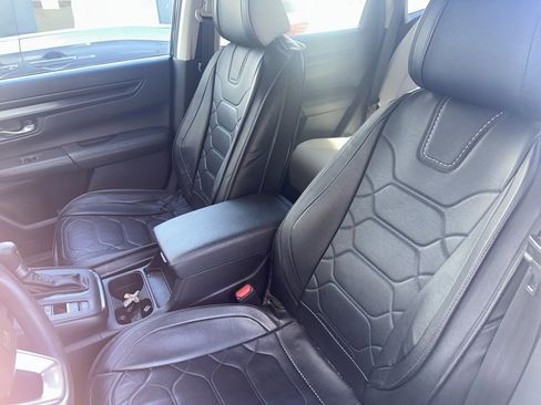 Used 2023 Honda CR-V EX image 3