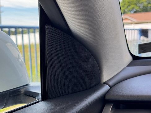 Used 2022 Tesla Model Y Long Range AWD/4WD image 29