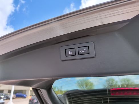 Used 2024 Subaru Outback Premium AWD/4WD image 12