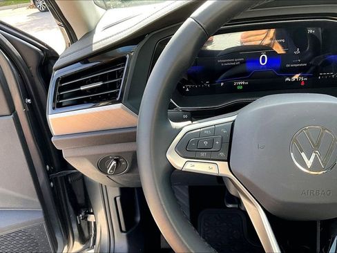 Certified 2023 Volkswagen Jetta SE FWD image 23