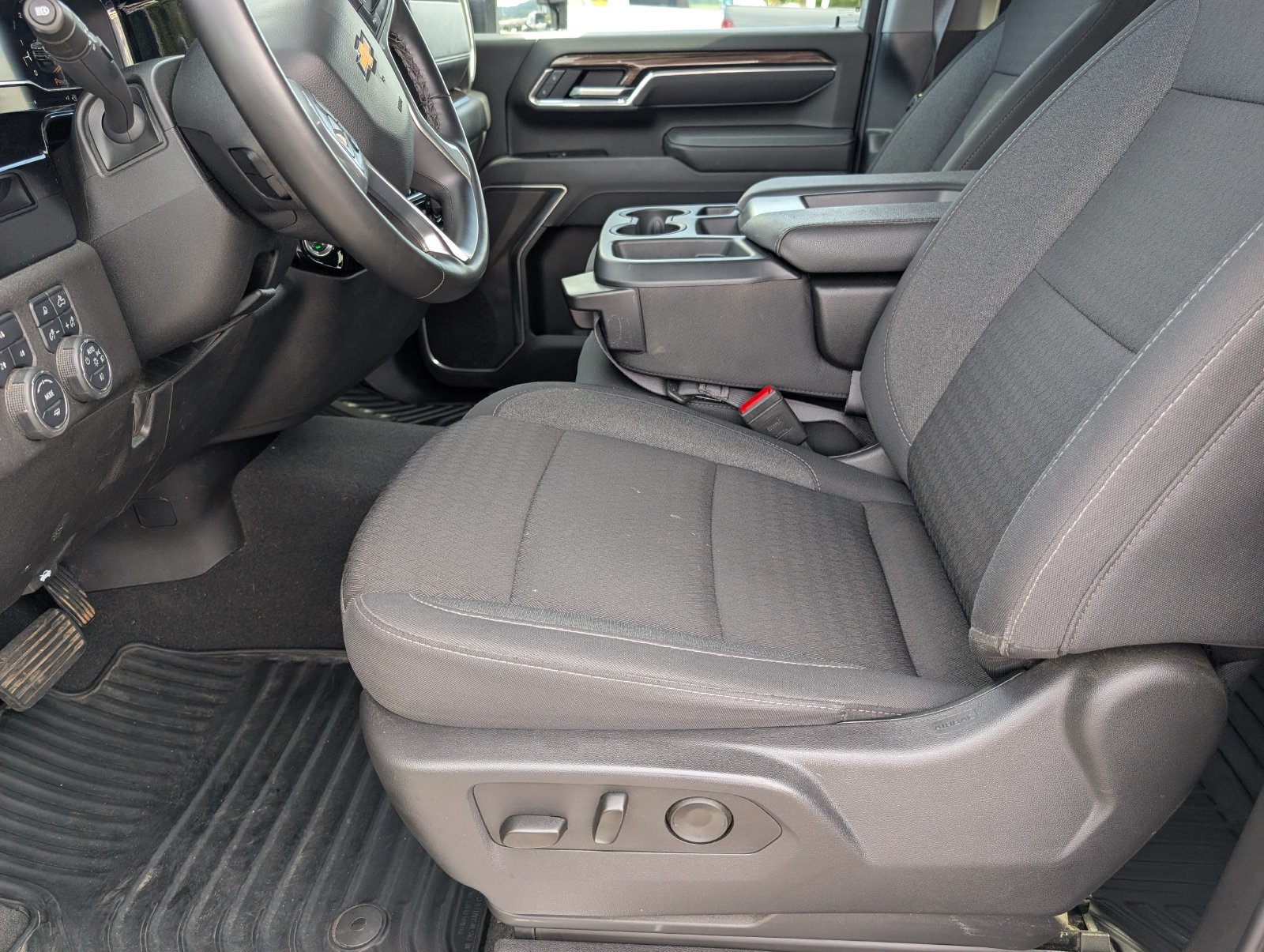 Used 2025 Chevrolet Silverado 2500 LT w/ Safety Package AWD/4WD image 13