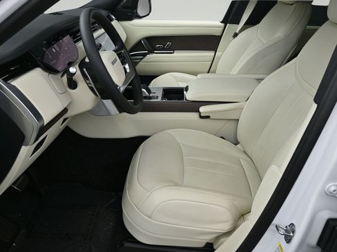 Used 2025 Land Rover Range Rover Long Wheelbase SE AWD/4WD image 5
