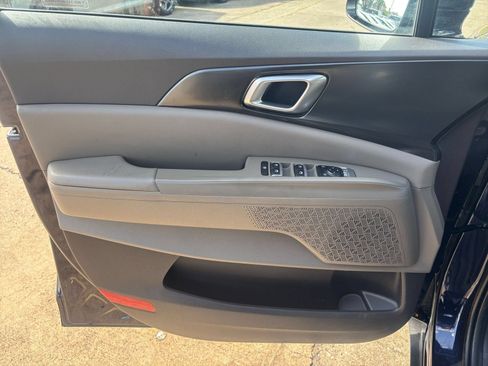 Used 2026 Kia Carnival FWD image 18