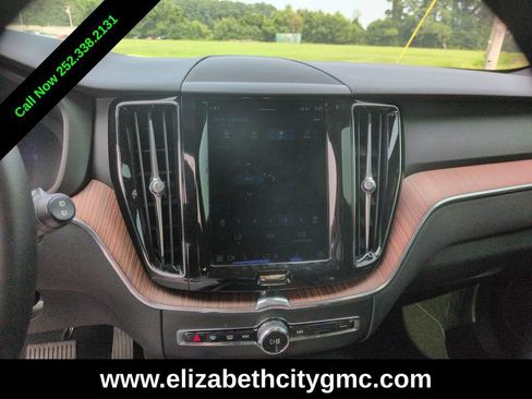 Used 2023 Volvo XC60 B5 Plus AWD/4WD image 16