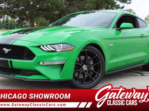 Used 2019 Ford Mustang GT RWD image 2