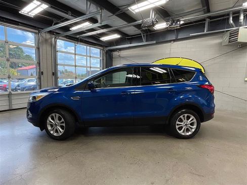 Used 2019 Ford Escape SE FWD image 2
