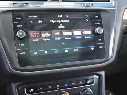 Used 2019 Volkswagen Tiguan SE w/ Panoramic Sunroof Package AWD/4WD image 23
