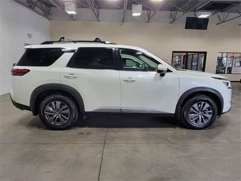 Used 2022 Nissan Pathfinder SV image 7
