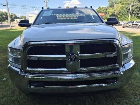 Used 2018 RAM 3500 Tradesman w/ Chrome Appearance Group AWD/4WD image 4