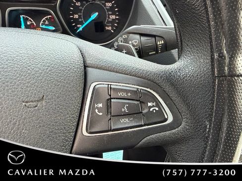 Used 2017 Ford Escape SE FWD image 15