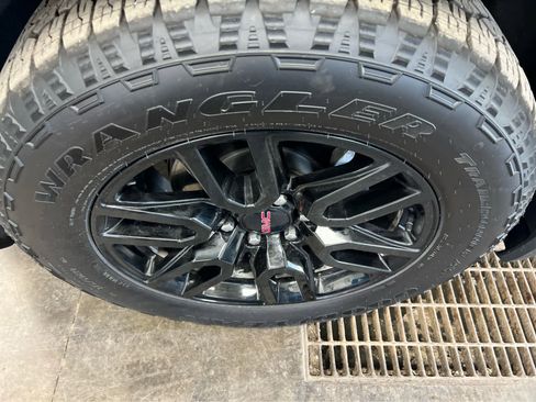 Used 2023 GMC Sierra 1500 Elevation image 13