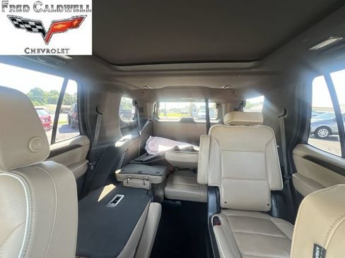 Used 2023 Chevrolet Tahoe Premier AWD/4WD image 13