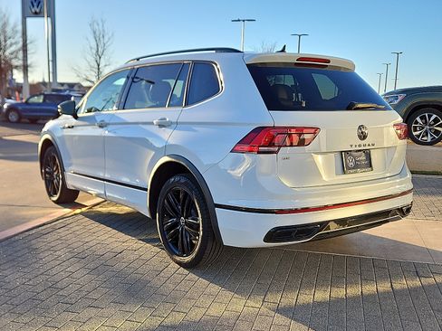 Certified 2022 Volkswagen Tiguan SE R-Line image 2