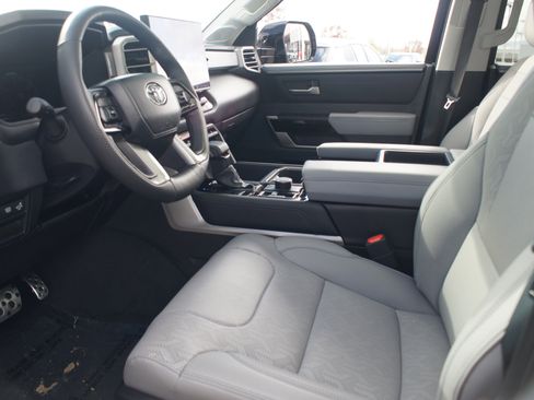 Used 2024 Toyota Tundra Limited image 15