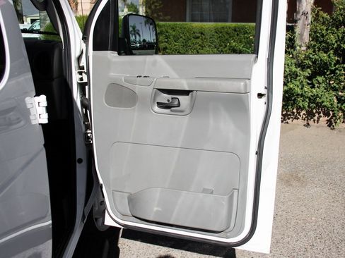 Used 2008 Ford E-350 and Econoline 350 XLT image 32