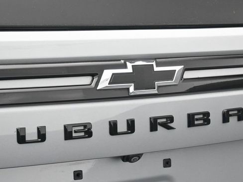 Used 2024 Chevrolet Suburban Z71 w/ Luxury Package AWD/4WD image 22