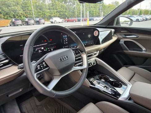 Used 2025 Audi Q5 Premium Plus w/ Premium Plus AWD/4WD image 11