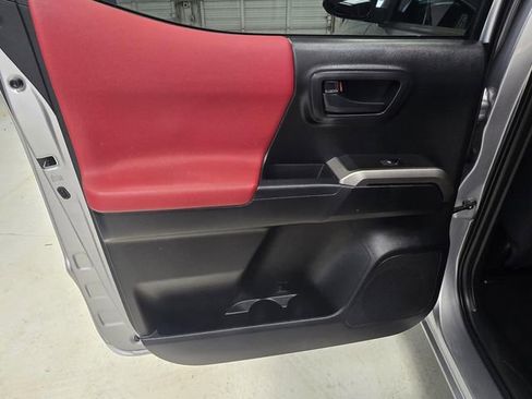 Used 2021 Toyota Tacoma SR5 RWD image 11