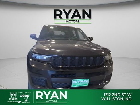 Used 2023 Jeep Grand Cherokee L Laredo AWD/4WD image 15