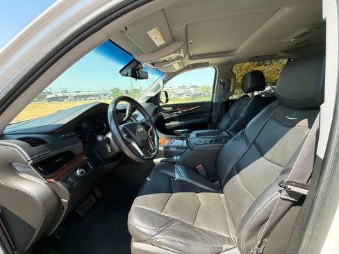 Used 2017 Cadillac Escalade Luxury RWD image 17