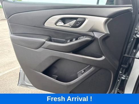 Used 2023 Chevrolet Traverse LT FWD image 13