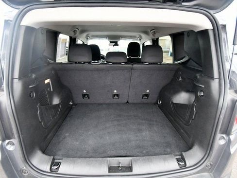 Used 2023 Jeep Renegade Latitude image 10