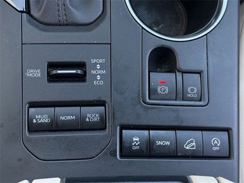 Used 2021 Toyota Highlander XLE image 20