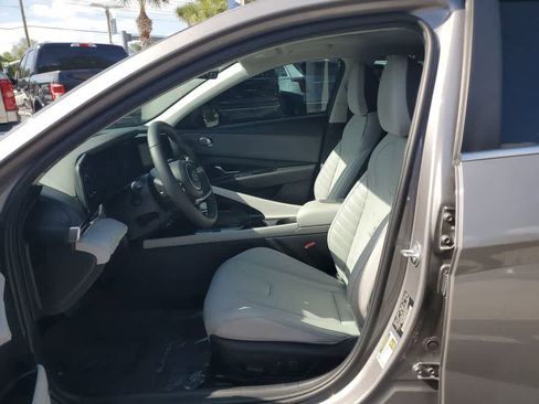 Used 2023 Hyundai Elantra Limited image 21