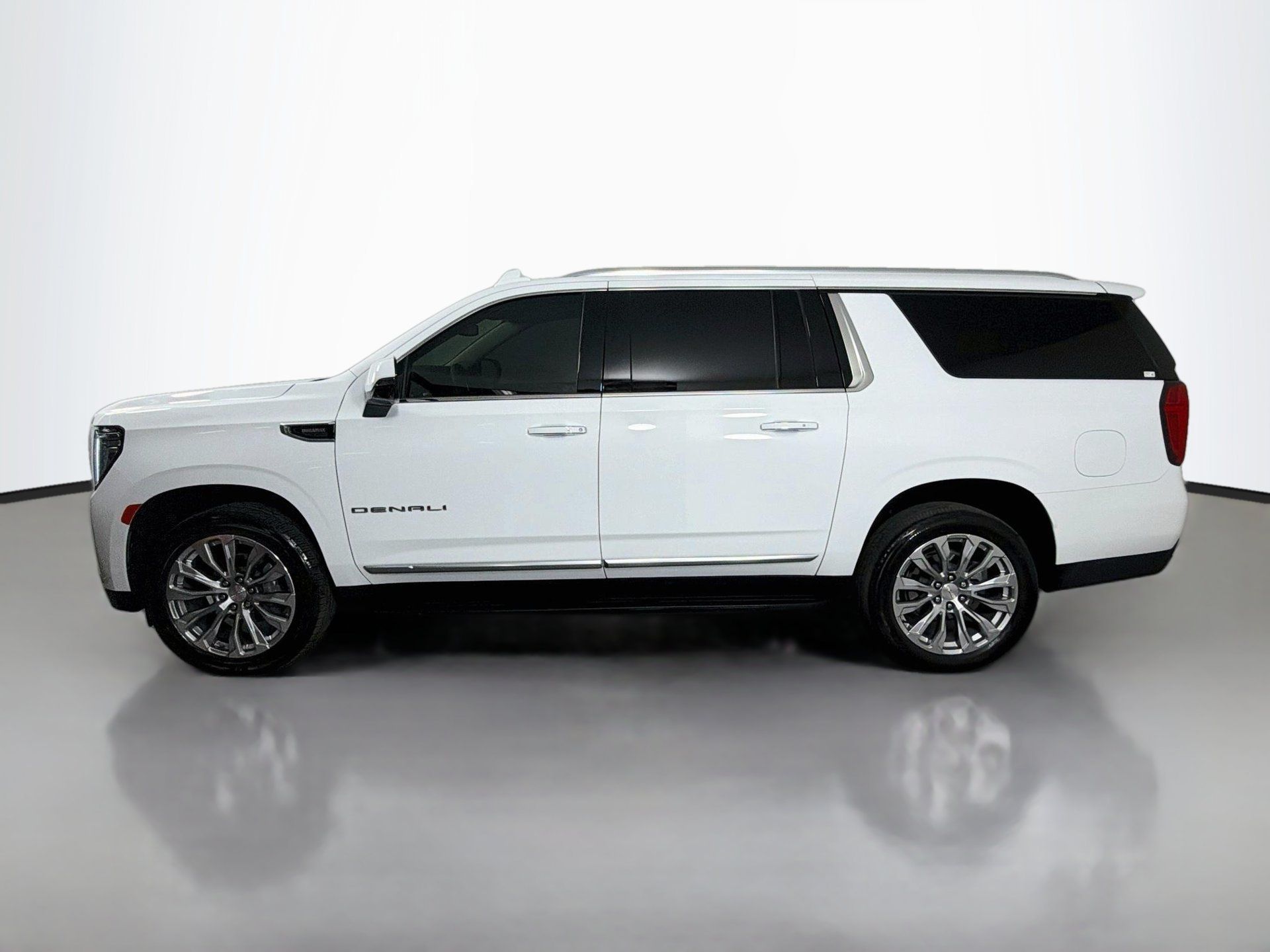 Used 2024 GMC Yukon XL Denali w/ Max Trailering Package AWD/4WD image 9