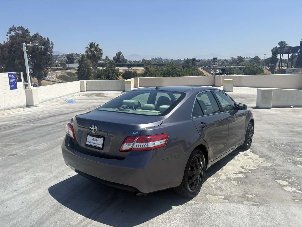 Used 2011 Toyota Camry LE FWD image 29
