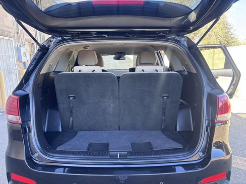 Used 2019 Kia Sorento LX w/ LX Convenience Package image 15