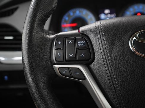 Used 2020 Toyota Sienna SE w/ Carpet Mat Package FWD image 29